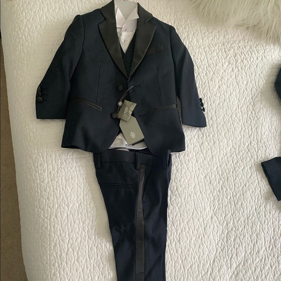 Kid’s suits - Picture 2 of 4